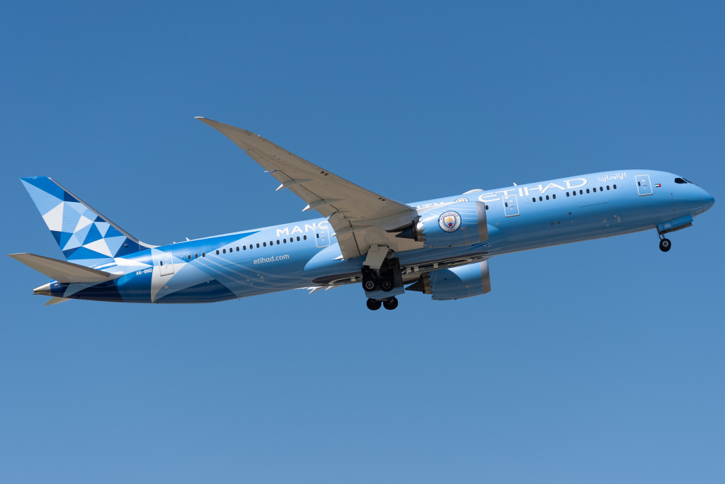 Блакитний Boeing авікомпанії Etihad Airways