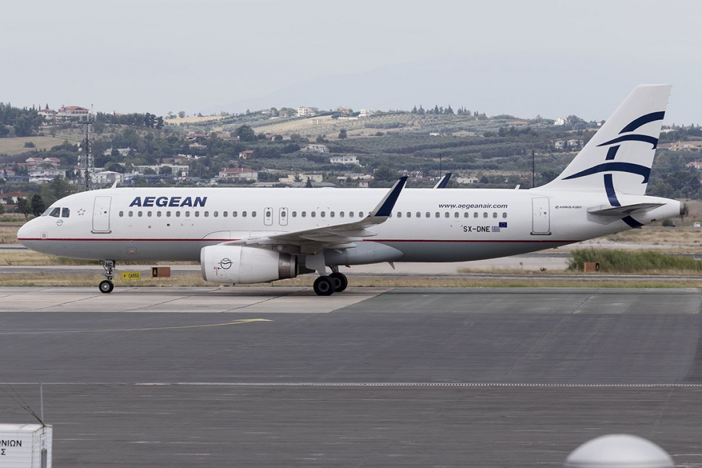 Зліт літака компанії Aegean Airlines