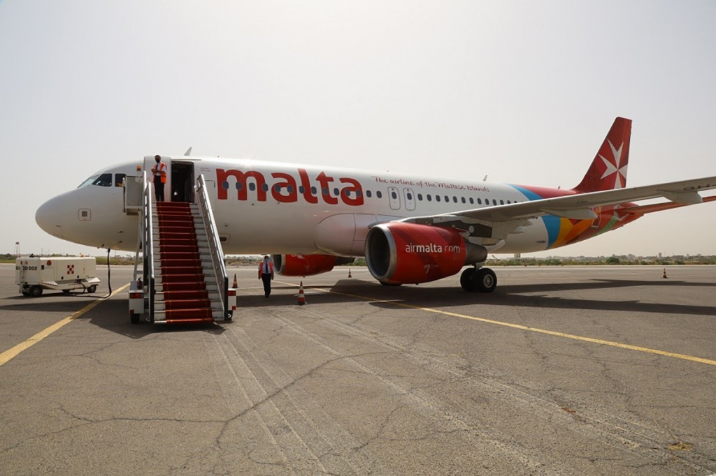 Посадка на літак компанії Air Malta