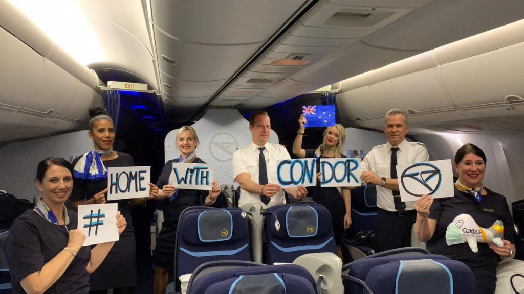 Екіпаж літака компанії Condor Airlines