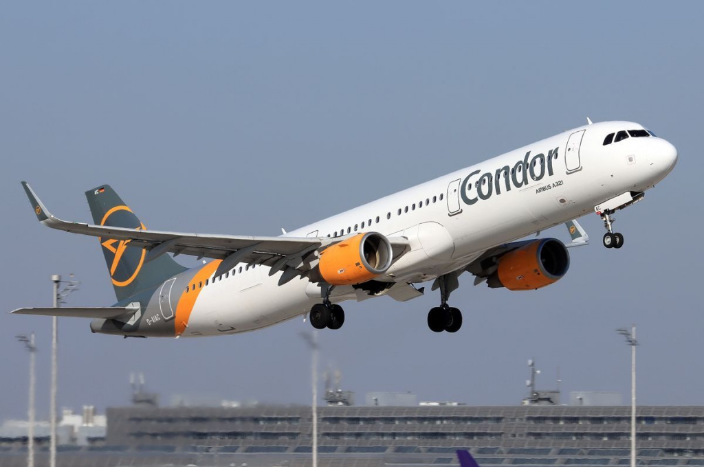 Зліт літака компанії Condor Airlines