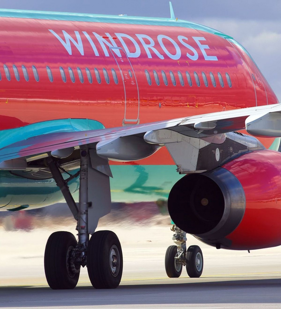 Брендування літака компанії Windrose Airlines