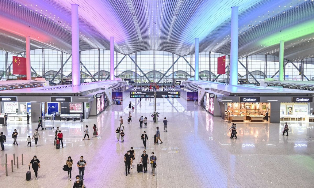 Хол терміналу в аеропорту Гуанчжоу