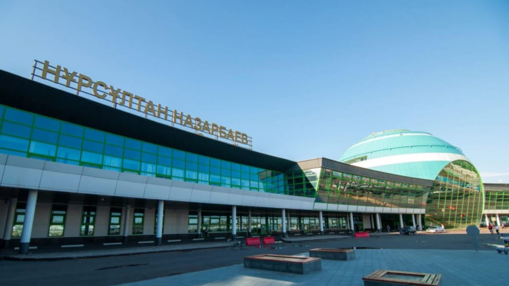 Центральний вхід аеропорту Астани