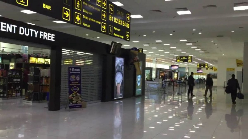 Зона торгівлі в аеропорту Ташкента