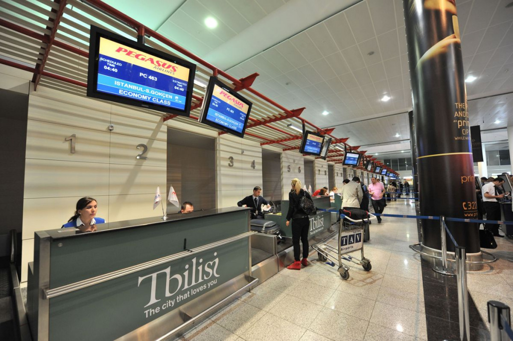 Зона реєстрації в аеропорту Тбілісі