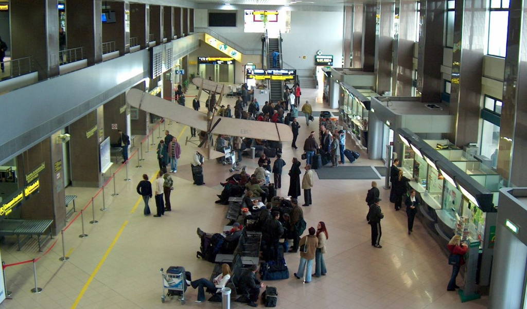 Зал очікування аеропорту Бухареста