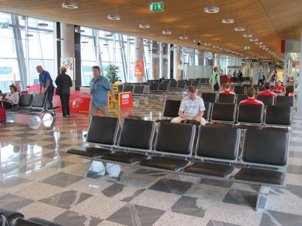 Зал очікування в аеропорту Любляна