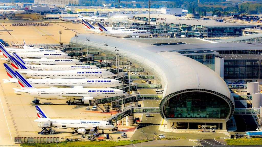 Літаки в аеропорту де Голля