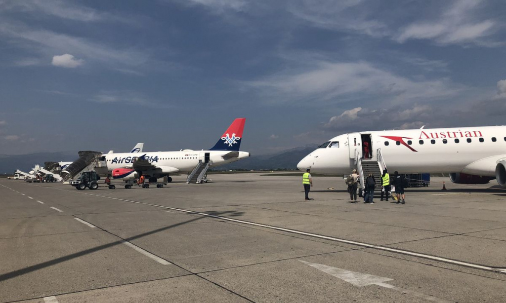 Літаки в аеропорту "Подгориця"