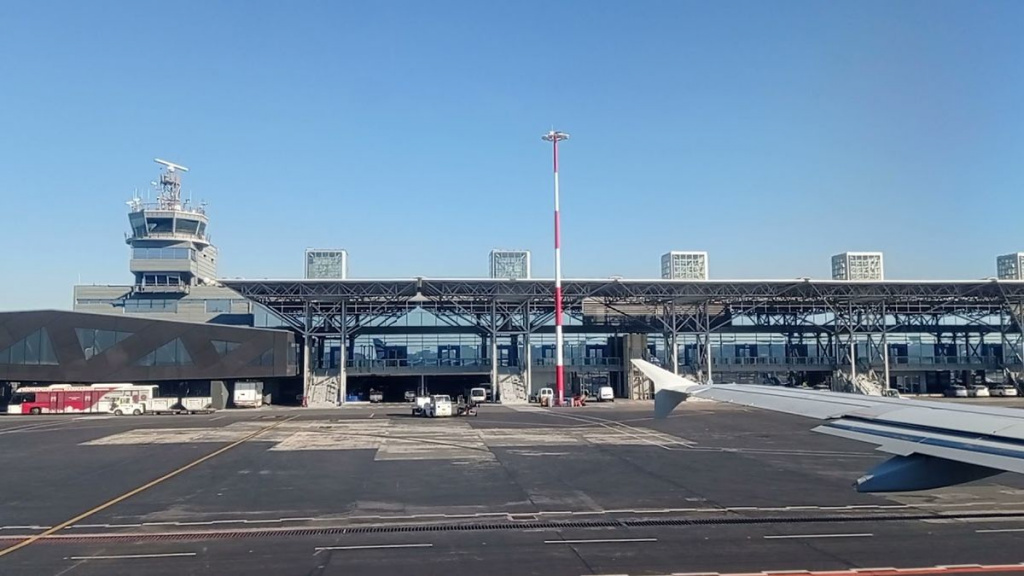 Злітна смуга аеропорту Македонія у Салоніках