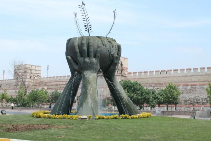 Пам’ятник, присвячений Миру та культурі