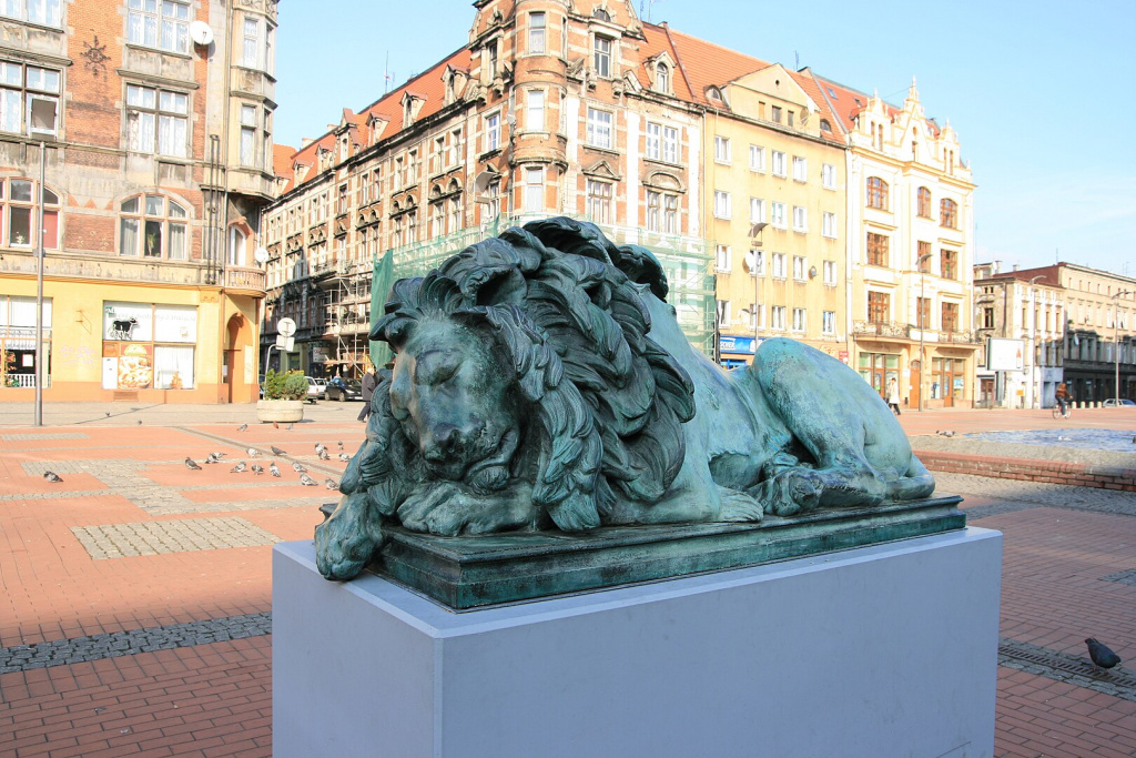 Скульптура "Лев, що спить", Битом