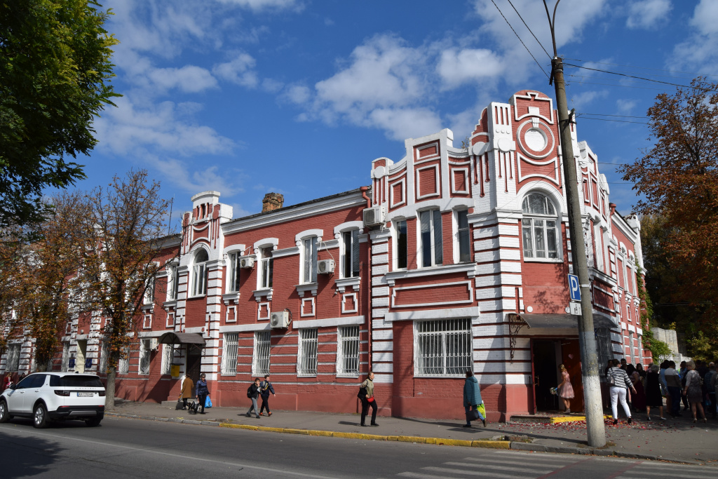 Колишня жіноча гімназія Павлограда