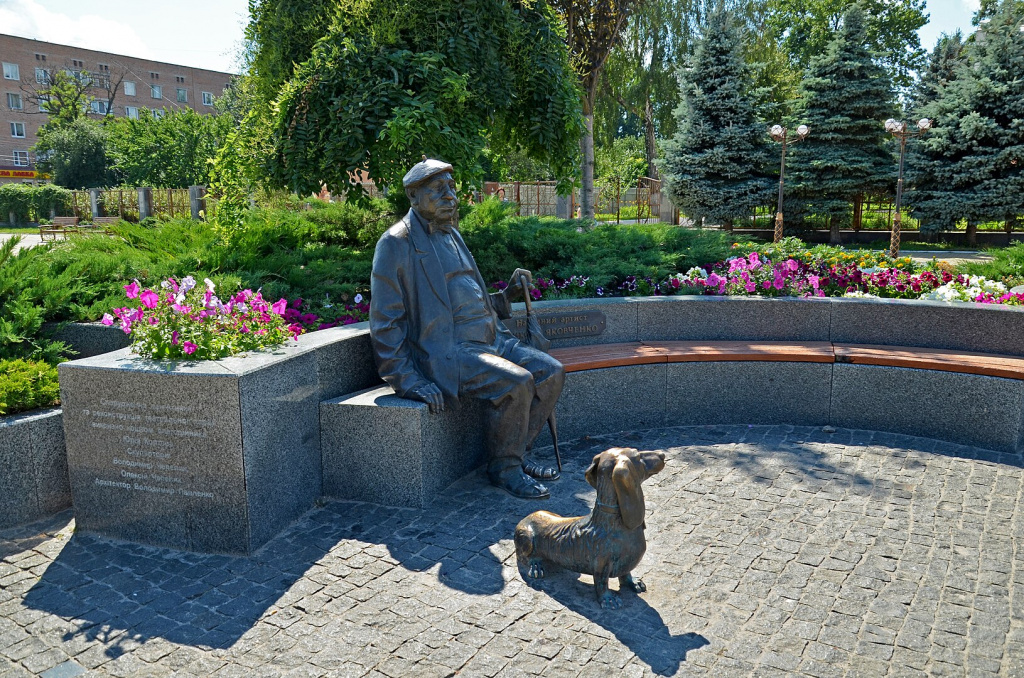 Пам'ятник Яковенку, Прилуки
