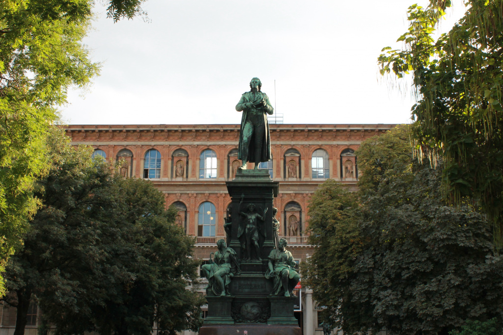 Статуя Фридриха Шиллера, Вена