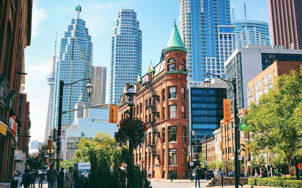 Худерхам Білдінг, Торонто