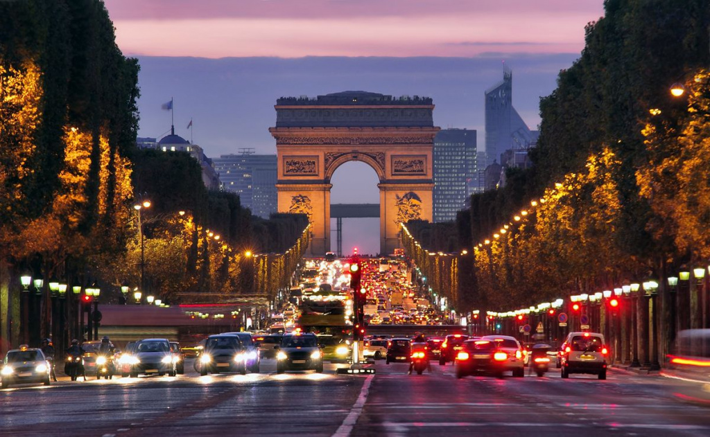 Тріумфальна арка у Парижі