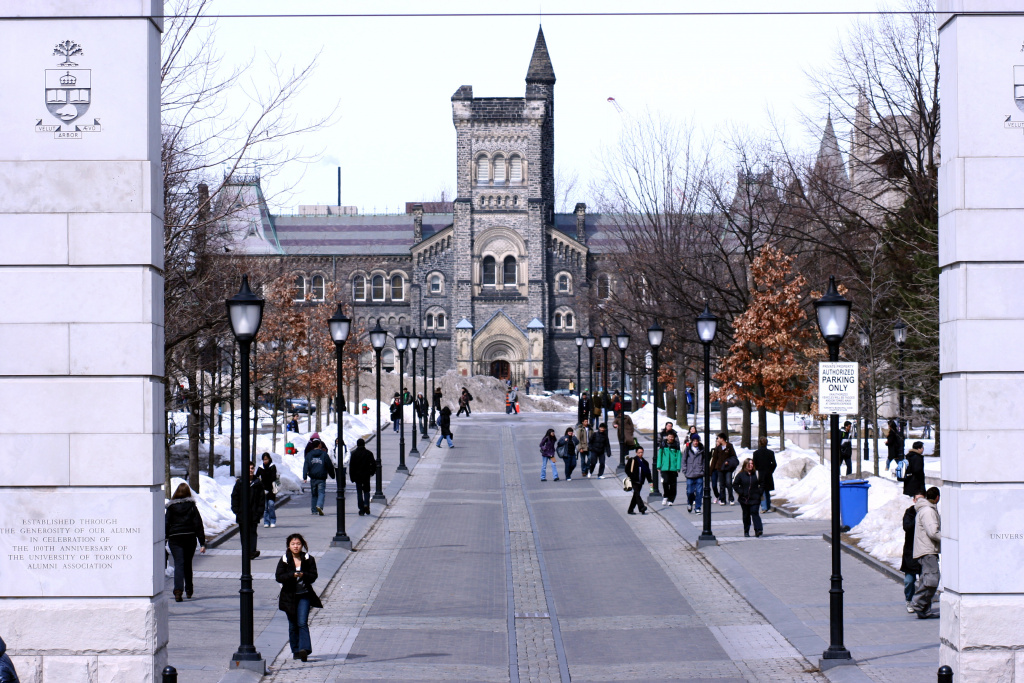 Університетський коледж, Канада