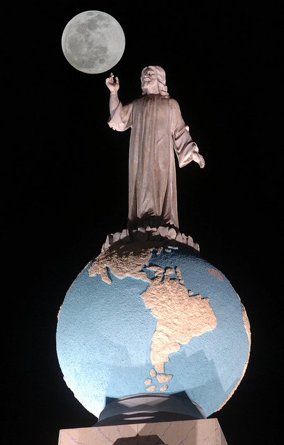 Статуя Христа у Сан-Сальвадорі