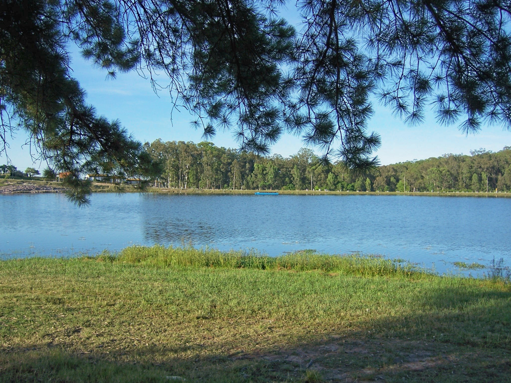 Озеро на курорте Игора в Такуарембо