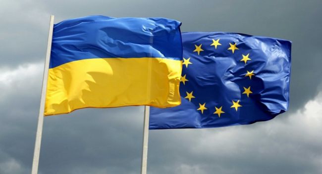 Прапор України та Європи