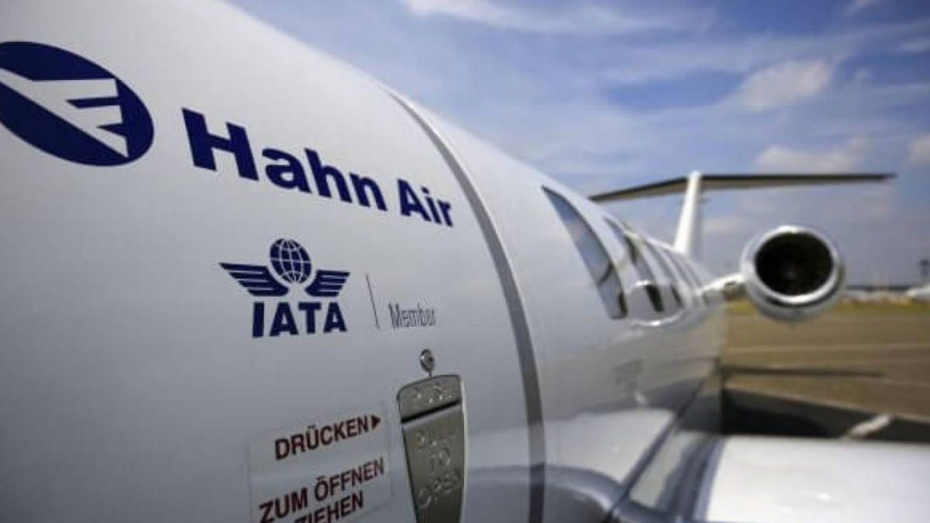 Брендування літака компанії Hahn Air