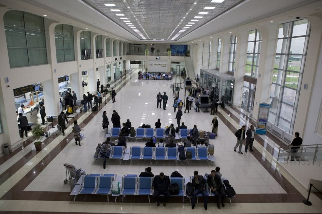 Зал очікування в аеропорту Ташкента
