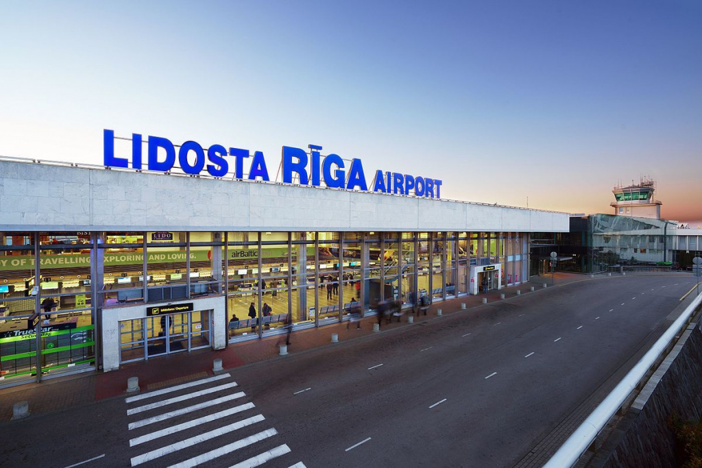 Головний вхід аеропорту Риги