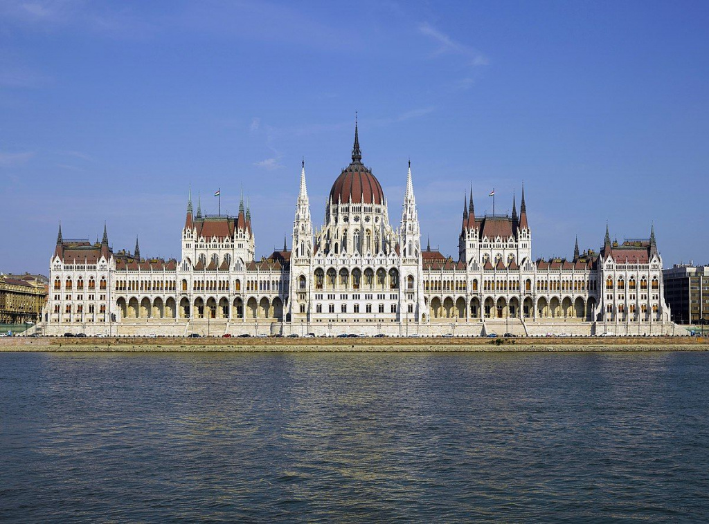 Будівля парламенту у Будапешті