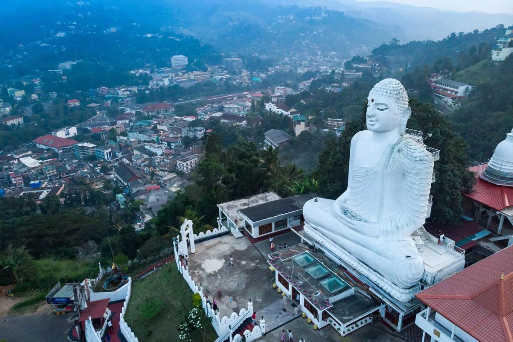 Статуя Будди, Шрі-Ланка